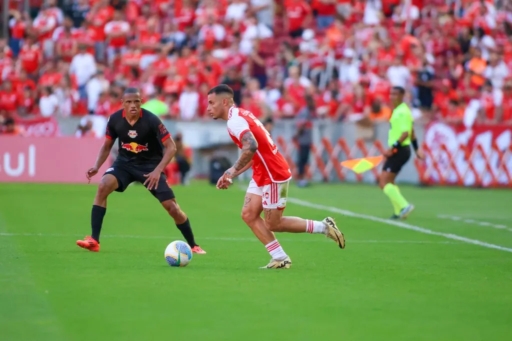 Bruno Gomes jogador do Internacional durante partida contra o Bragantino no Beira-Rio pelo campeonato Brasileiro A 2024. Foto: Luis Felipe Amorin/AGIF