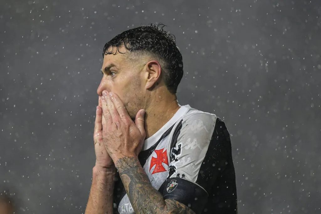 RJ – RIO DE JANEIRO – 19/10/2024 – COPA DO BRASIL 2024, VASCO X ATLETICO-MG – Vegetti jogador do Vasco durante partida contra o Atletico-MG no estadio Sao Januario pelo campeonato Copa Do Brasil 2024. Foto: Thiago Ribeiro/AGIF