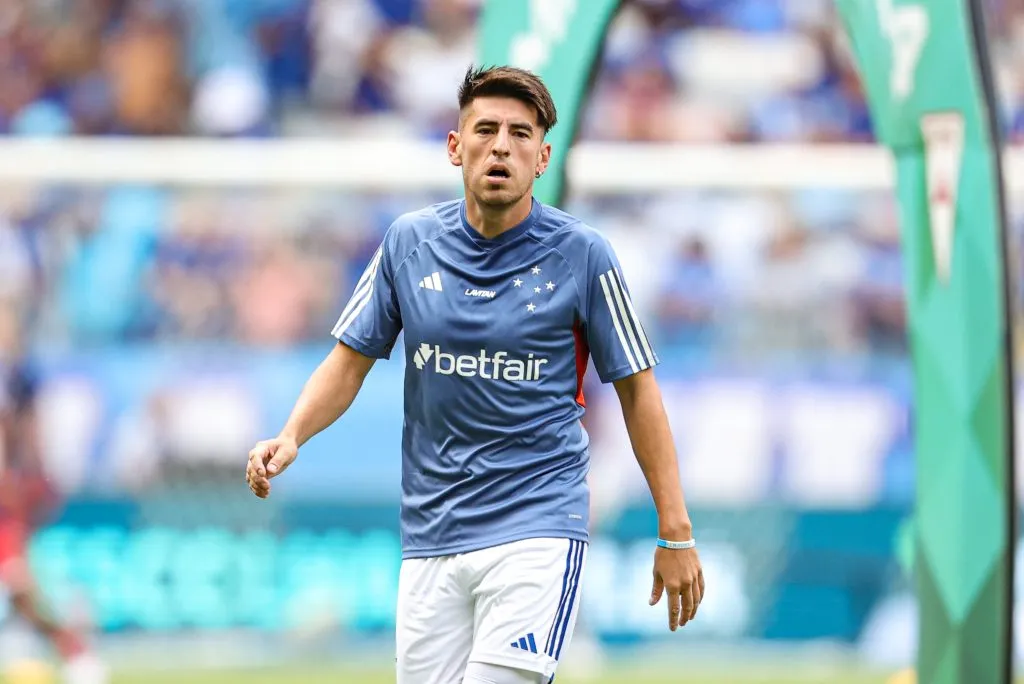 Villalba jogador do Cruzeiro durante aquecimento antes da partida contra o Tombense no estadio Mineirao pelo campeonato Mineiro 2024. Foto: Gilson Lobo/AGIF