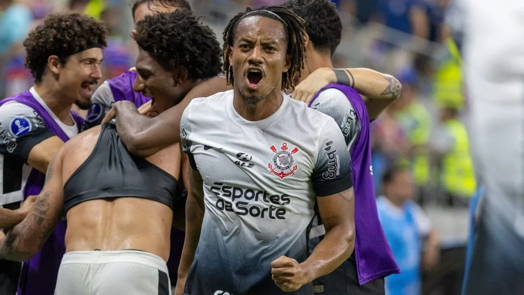 André Carrillo em partida do Corinthians. Foto: Baggio Rodrigues/AGIF