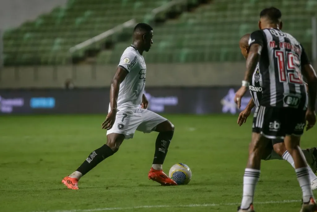 Luiz Henrique jogador do Botafogo durante partida contra o Atlético-MG no estádio Independência pelo campeonato Brasileiro A 2024. Foto: Fernando Moreno/AGIF