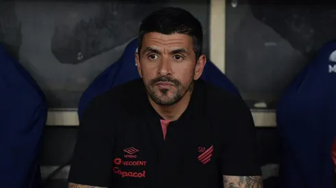 Lucho González, técnico do Athletico-PR, durante partida contra o Fluminense, pelo Brasileirão Betano.