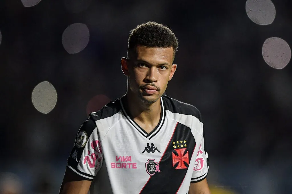 Joao Victor jogador do Vasco durante partida contra o Cuiaba no estadio Sao Januario pelo campeonato Brasileiro A 2024. Foto: Thiago Ribeiro/AGIF