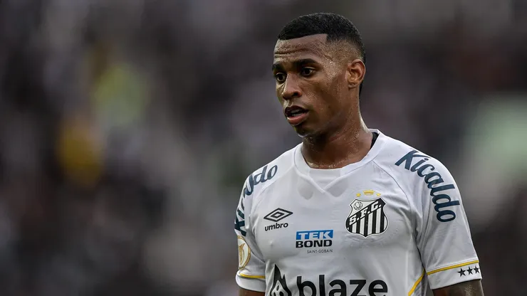 Jean Lucas jogador do Santos durante partida contra o Botafogo no estadio Engenhao pelo campeonato Brasileiro A 2023.