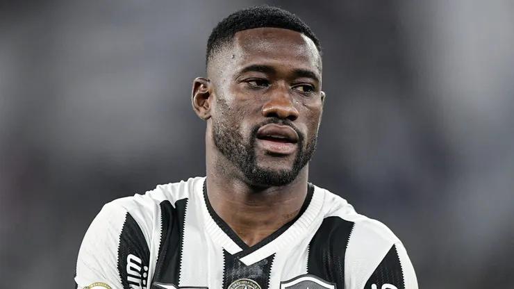 Bastos preocupa no Botafogo.