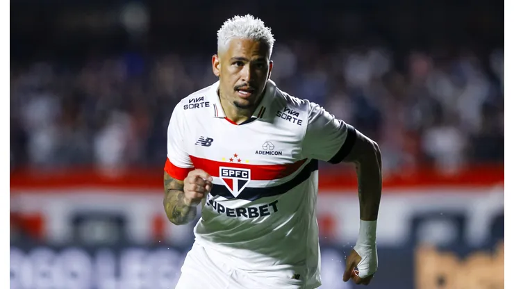 Luciano jogando pelo São Paulo em 2024