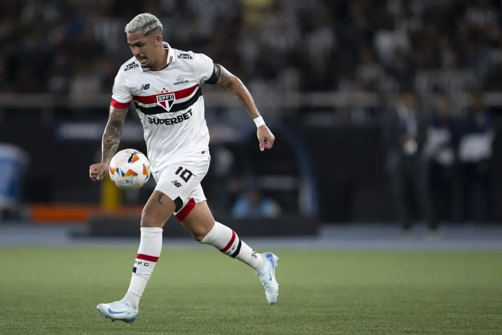 Luciano jogador do São Paulo durante partida contra o Botafogo no Nilton Santos pelo campeonato Copa Libertadores 2024. Foto: Jorge Rodrigues/AGIF