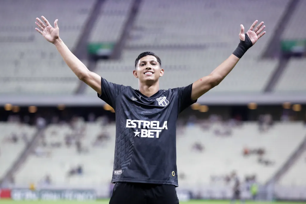 Erick Pulga comemorando gol durante partida contra o ABC na Copa Do Nordeste 2024. Foto: Lucas Emanuel/AGIF
