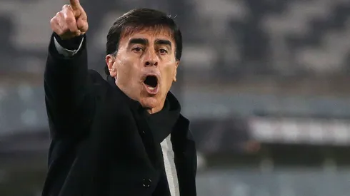 O treinador Gustavo Quinteros