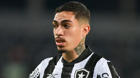 Hugo jogador do Botafogo durante partida contra o Universitario no estadio Engenhao pelo campeonato Copa Libertadores 2024.