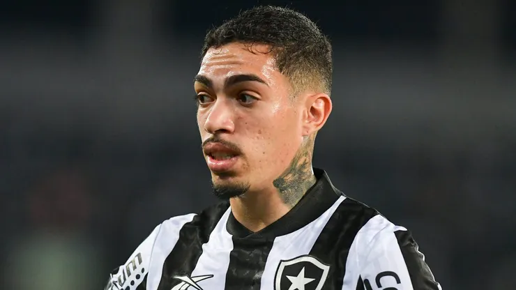 Hugo jogador do Botafogo durante partida contra o Universitario no estadio Engenhao pelo campeonato Copa Libertadores 2024.
