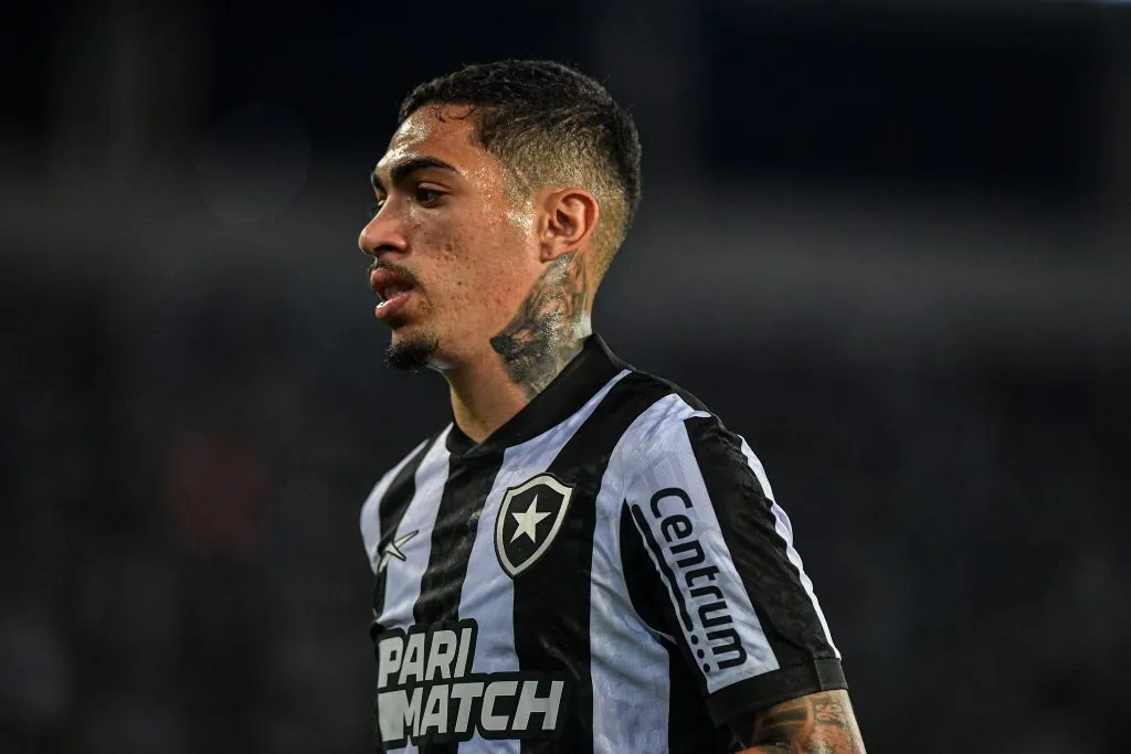 Hugo jogador do Botafogo durante partida contra o Universitario no estadio Engenhao pelo campeonato Copa Libertadores 2024. Foto: Thiago Ribeiro/AGIF