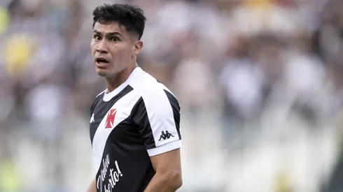 Galdames, jogador do Vasco, durante partida contra o Grêmio (Foto: Jorge Rodrigues/AGIF)