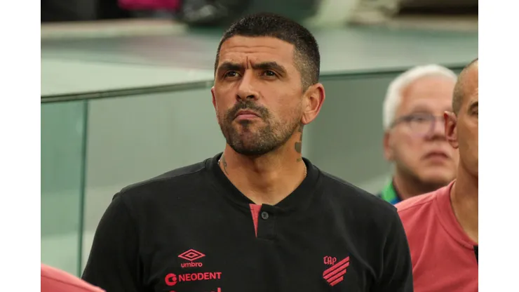Lucho durante confronto contra o Atlético-GO no Brasileirão 2024.
