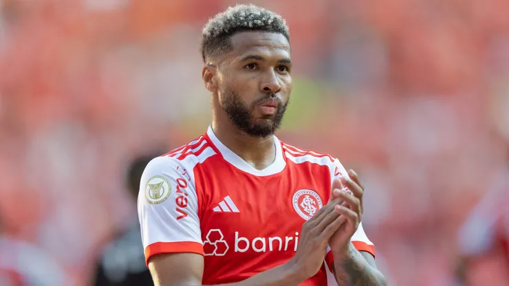 Wesley, jogador do Internacional, durante partida contra o Grêmio, pelo Brasileirão Betano.