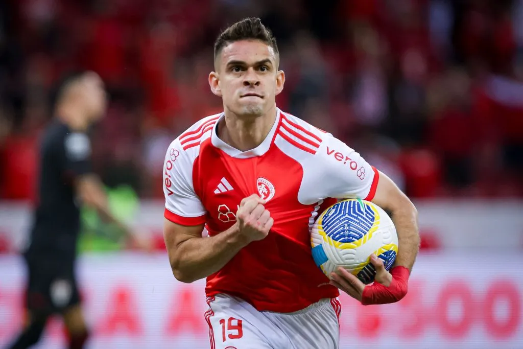 Borré, atacante do Internacional, será desfalque para a partida contra o Flamengo. Foto: Maxi Franzoi/AGIF