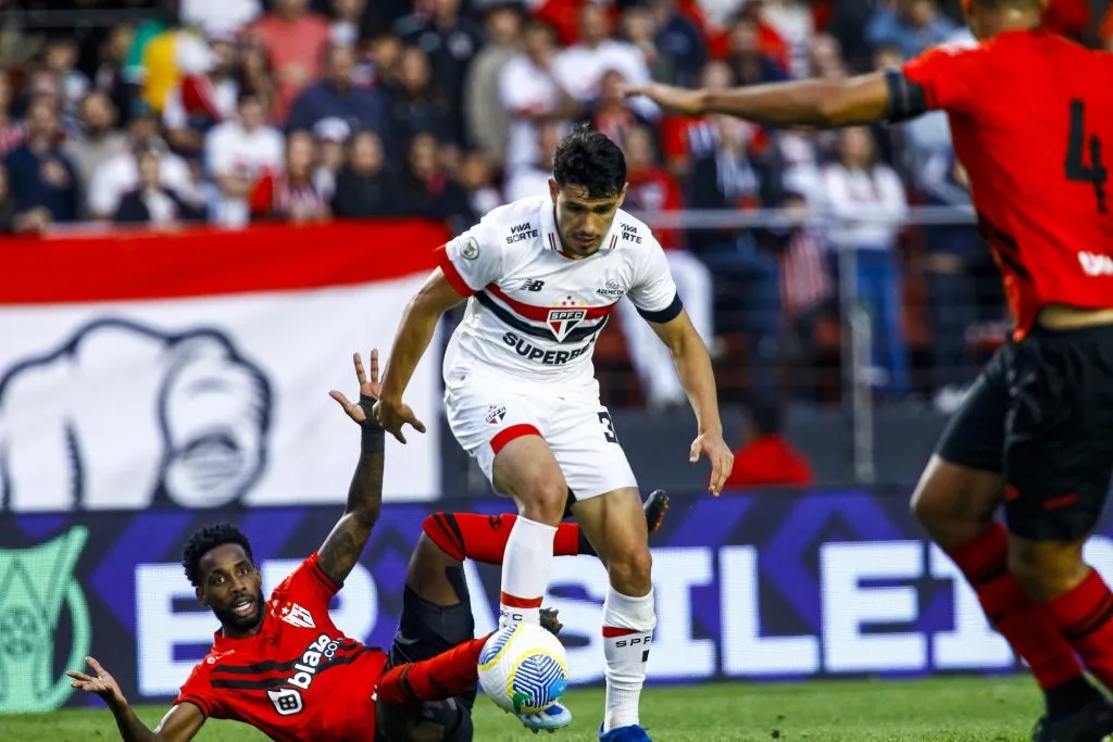 Moreira, lateral-direito do São Paulo, é uma das grandes promessas de Cotia dos últimos anos. Foto: Marco Miatelo/AGIF