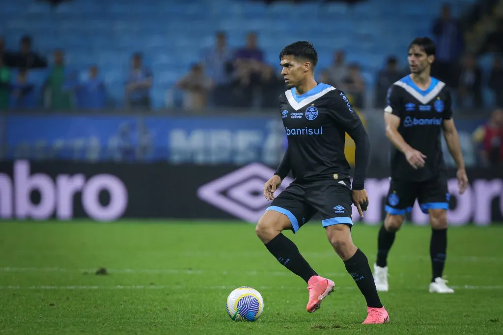 Arezo durante partida contra o Criciúma no Campeonato Brasileiro A 2024. Foto: Maxi Franzoi/AGIF