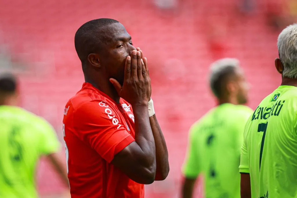 Enner Valencia jogador do Internacional lamenta durante partida contra o Ypiranga no estadio Beira-Rio pelo campeonato Gaucho 2024. Foto: Maxi Franzoi/AGIF