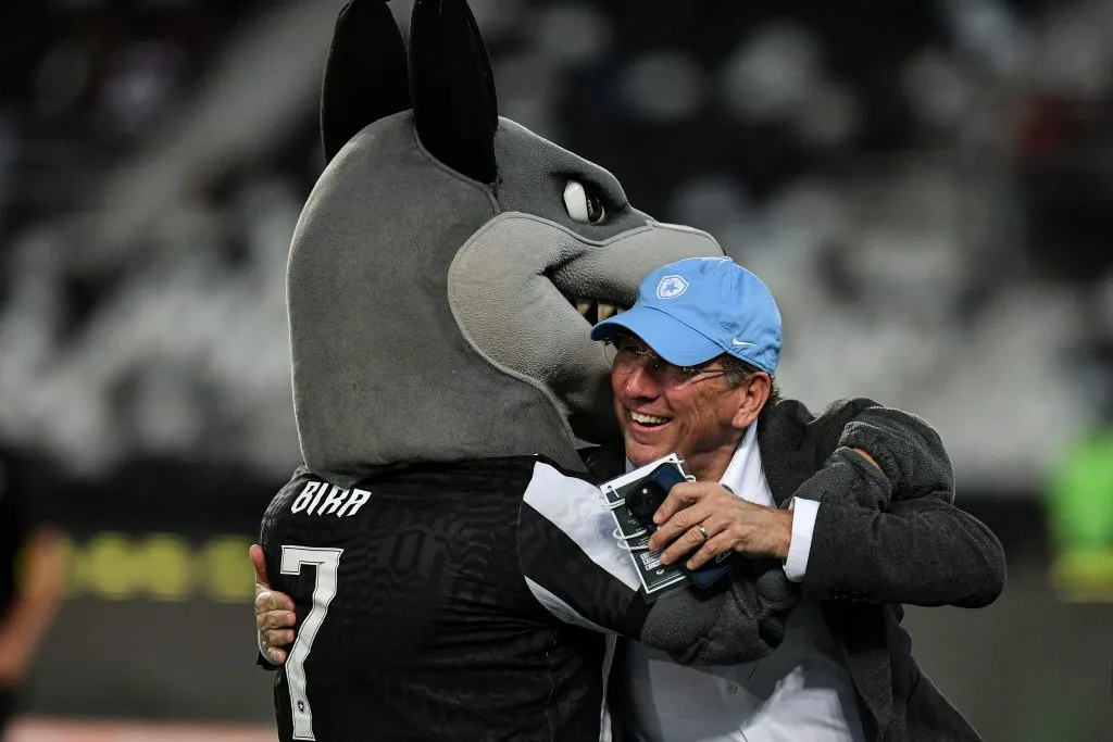 RJ – RIO DE JANEIRO – 18/04/2024 – BRASILEIRO A 2024, BOTAFOGO X ATLETICO-GO – John Textor presidente da SAF do Botafogo durante partida contra o Atletico-GO no estadio Engenhao pelo campeonato Brasileiro A 2024. Foto: Thiago Ribeiro/AGIF
