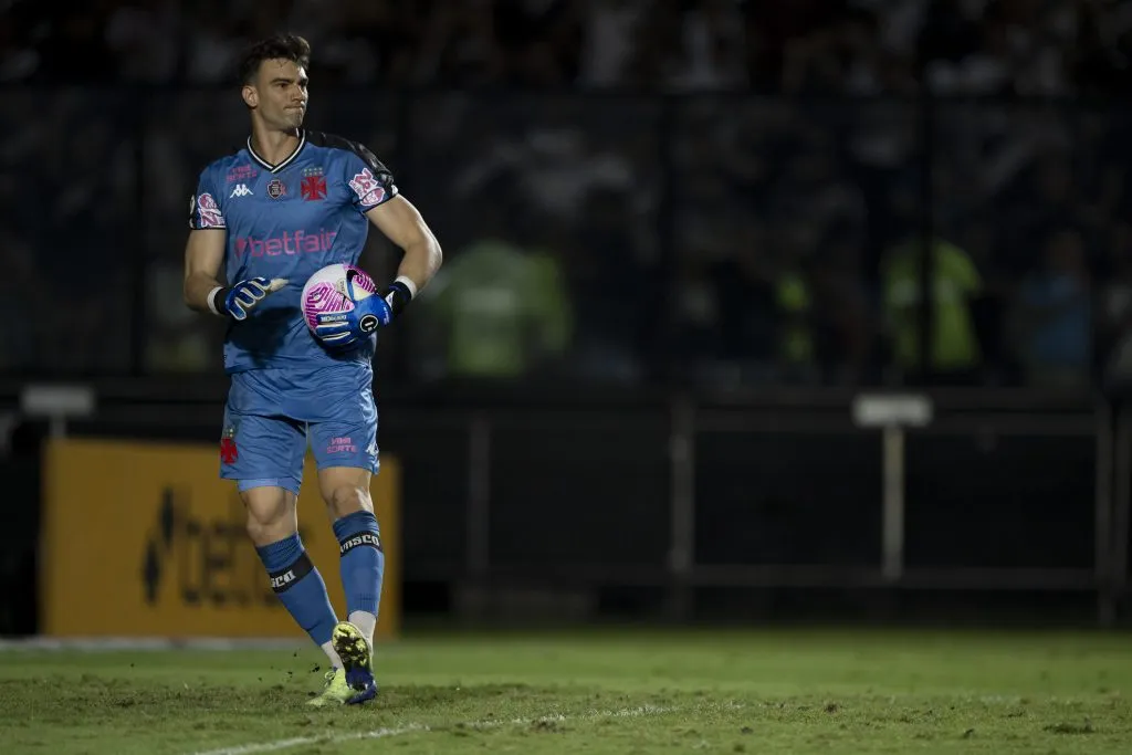 RJ – RIO DE JANEIRO – 24/10/2024 – BRASILEIRO A 2024, VASCO X CUIABA – Leo Jardim goleiro do Vasco durante partida contra o Cuiabá no estádio São Januário pelo campeonato Brasileiro A 2024. Foto: Jorge Rodrigues/AGIF