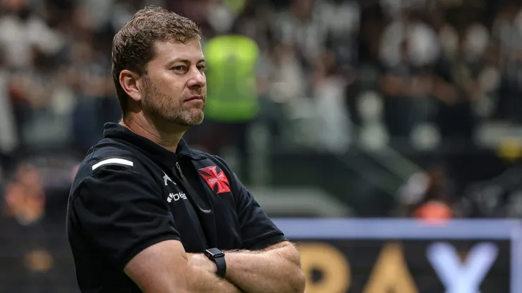 Rafael Paiva, técnico do Vasco, durante partida contra o Atletico-MG pela Copa Betano do Brasil.