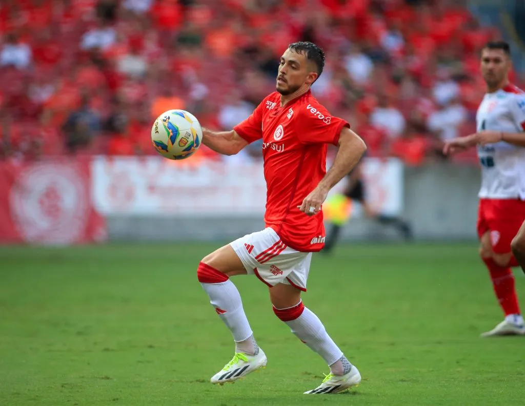 Hyoran, jogador do Internacional, durante partida contra o São Luiz-RS (Foto: Giancarlo Santorum/AGIF)
