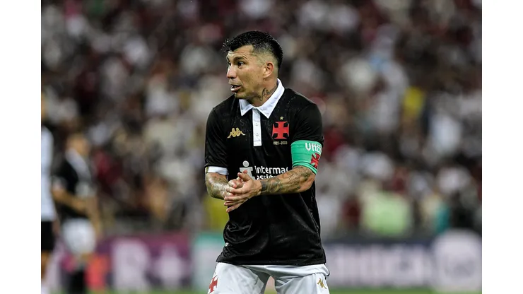 Medel durante confronto contra o Flamengo no Campeonato Carioca de 2024.