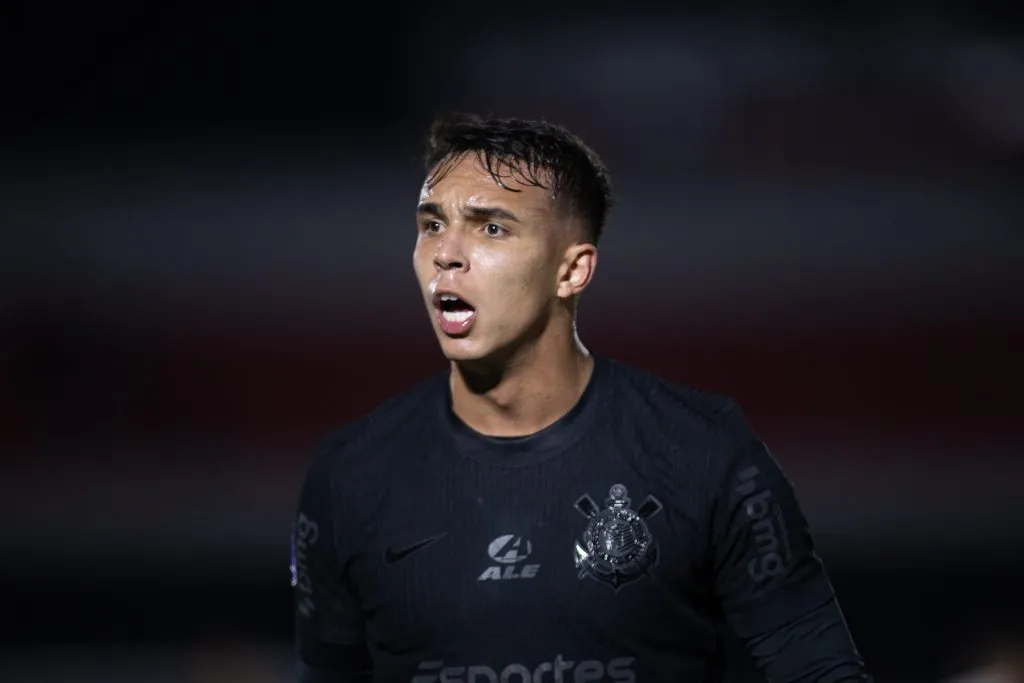 Giovane comemorando gol durante partida contra o Bragantino na Copa Sul-Americana 2024. Foto: Fabio Moreira Pinto/AGIF