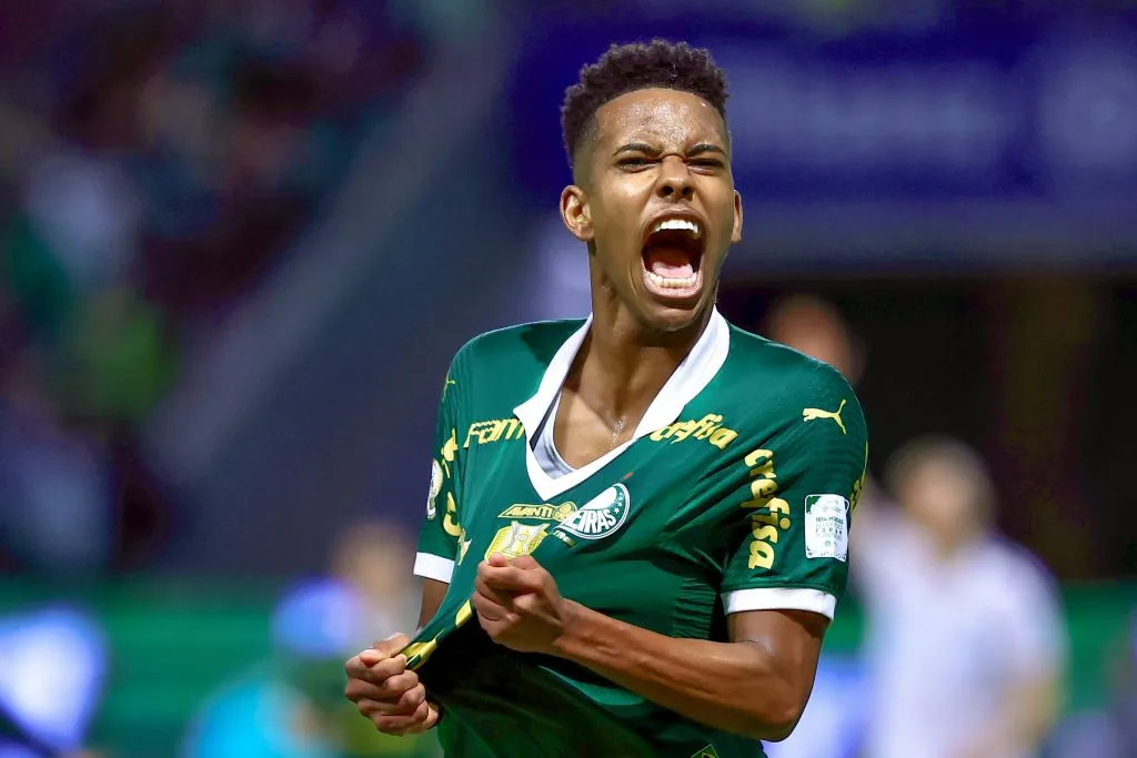 SP – SAO PAULO – 08/11/2024 – BRASILEIRO A 2024, PALMEIRAS X GREMIO – Estevao jogador do Palmeiras comemora seu gol durante partida contra o Gremio no estadio Arena Allianz Parque pelo campeonato Brasileiro A 2024. Foto: Marcello Zambrana/AGIF