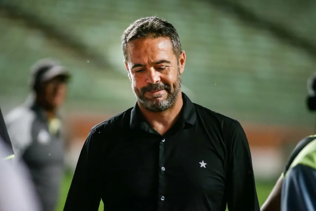 Artur Jorge, técnico do Botafogo, após empate contra o Atlético-MG pelo Brasileirão Betano. Foto: Fernando Moreno/AGIF