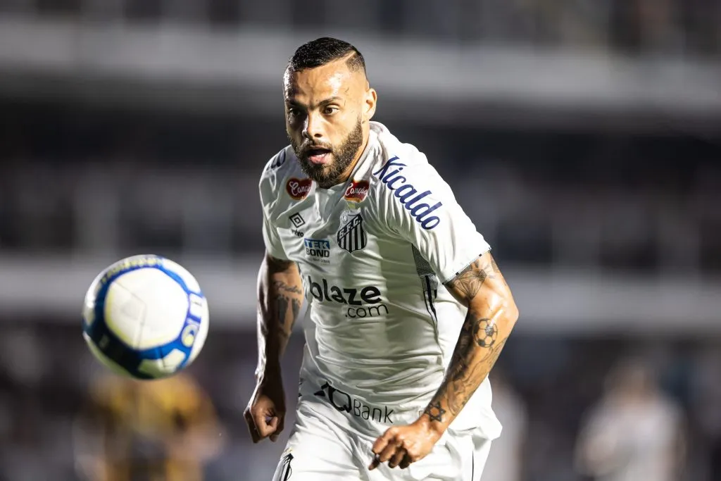 SP – SANTOS – 23/09/2024 – BRASILEIRO B 2024, SANTOS X NOVORIZONTINO – Guilherme jogador do Santos durante partida contra o Novorizontino no estadio Vila Belmiro pelo campeonato Brasileiro B 2024. Foto: Abner Dourado/AGIF