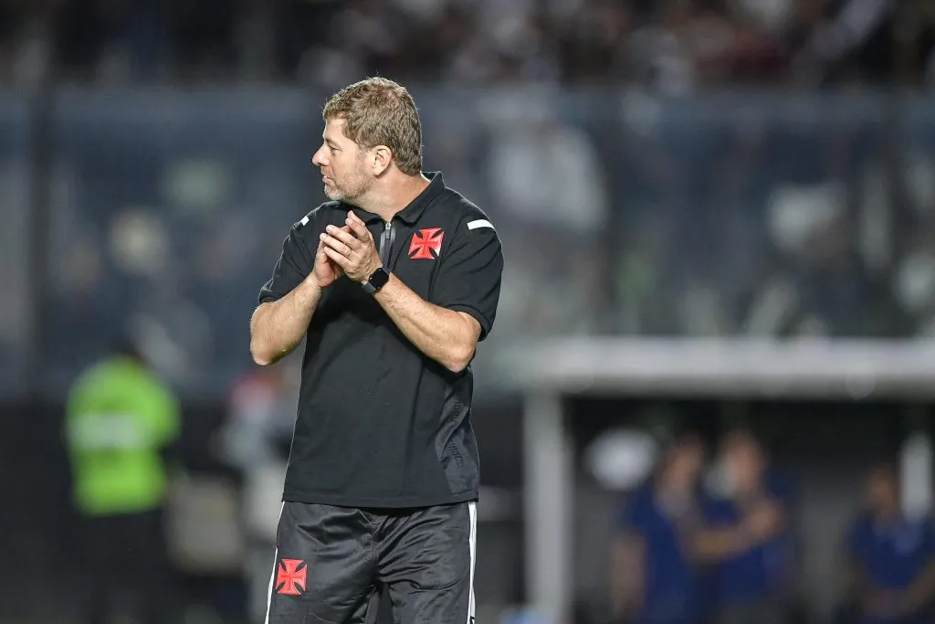 Rafael Paiva durante partida contra o Bahia no Campeonato Brasileiro A 2024.  Foto: Thiago Ribeiro/AGIF