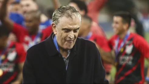 Petraglia durante comemoração do título do Campeonato Paranaense de 2024.
