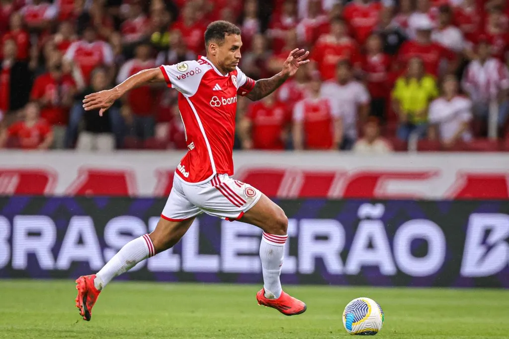 Alan Patrick jogador do Internacional durante partida contra o Fluminense no estadio Beira-Rio pelo campeonato Brasileiro A 2024. Foto: Maxi Franzoi/AGIF
