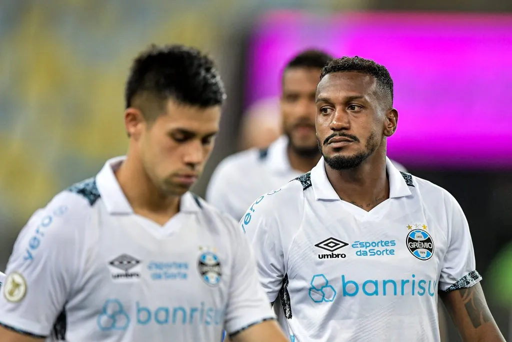 RJ – RIO DE JANEIRO – 01/11/2024 – BRASILEIRO A 2024, FLUMINENSE X GREMIO – Edenilson jogador do Gremio durante partida contra o Fluminense no estadio Maracana pelo campeonato Brasileiro A 2024. Foto: Thiago Ribeiro/AGIF