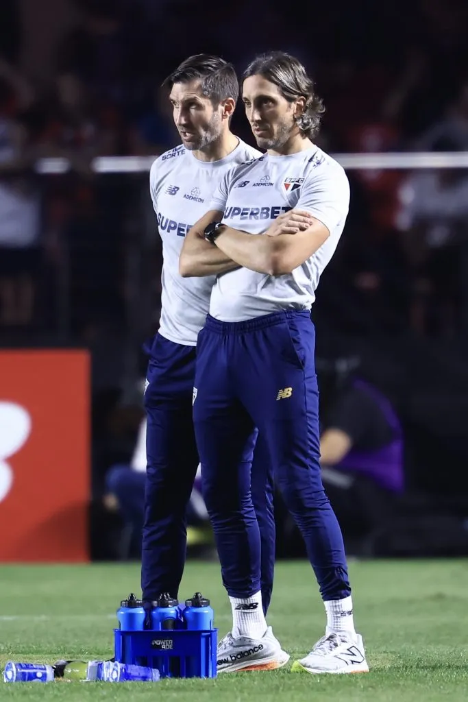 Luis Zubeldia e Maxi Cuberas no São Paulo durante partida contra o Internacional pelo campeonato Brasileiro A 2024. Foto: Marcello Zambrana/AGIF