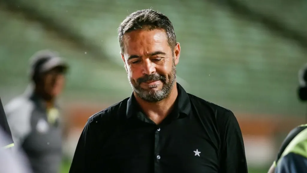 Artur Jorge fala sobre treta em jogo (Imagem: Fernando Moreno/AGIF)