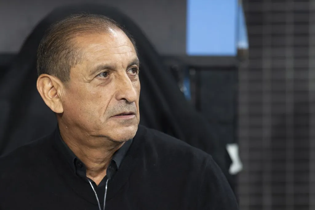 Ramon Diaz tecnico do Corinthians durante partida contra o Racing no estadio Arena Corinthians pelo campeonato Copa Sul-Americana 2024. Foto: Anderson Romao/AGIF