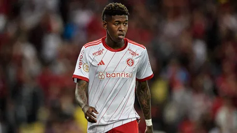 Vitao jogador do Internacional durante partida contra o Flamengo no estadio Maracana pelo campeonato Brasileiro A 2023.