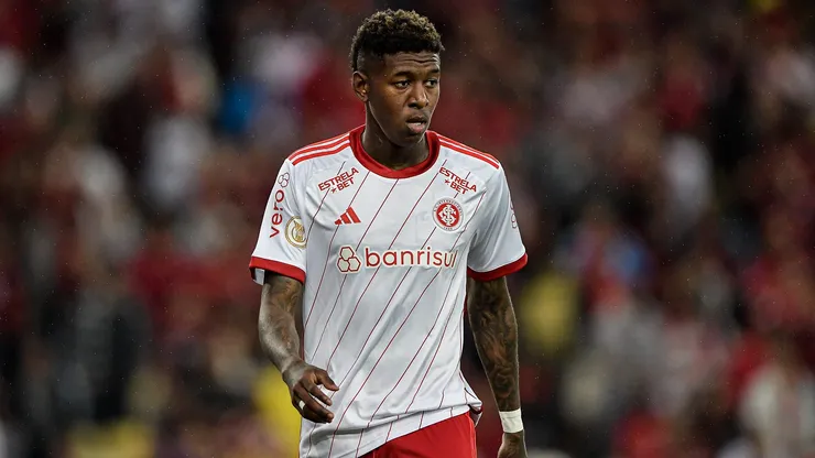 Vitao jogador do Internacional durante partida contra o Flamengo no estadio Maracana pelo campeonato Brasileiro A 2023.