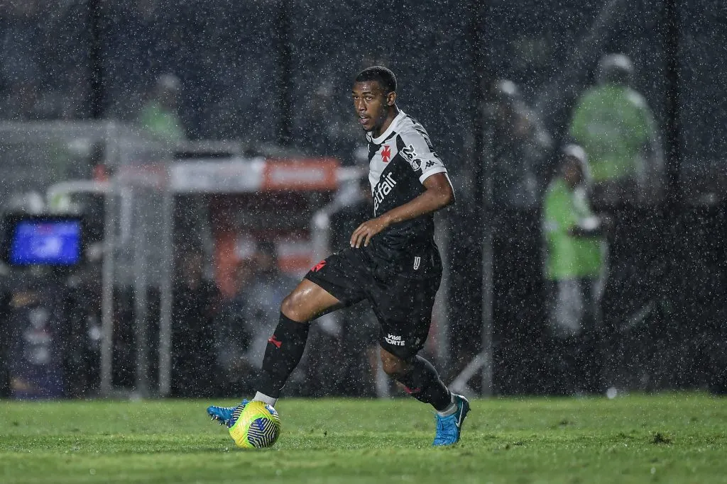 Rayan jogador do Vasco durante partida contra o Atlético-MG em São Januário pelo campeonato Copa Do Brasil 2024. Foto: Thiago Ribeiro/AGIF
