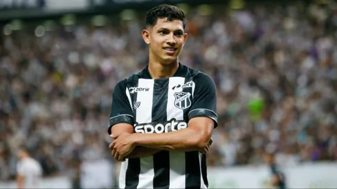 Erick Pulga, jogador do Ceará, comemora seu gol durante partida contra o Botafogo-SP (Foto: Baggio Rodrigues/AGIF)