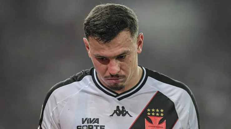 Hugo Moura, jogador do Vasco, durante partida contra o Flamengo, pelo Brasileirão Betano.