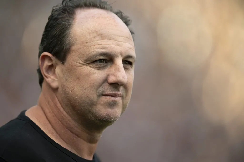 RJ – RIO DE JANEIRO – 04/08/2024 – BRASILEIRO A 2024, FLUMINENSE X BAHIA – Rogerio Ceni tecnico do Bahia durante partida contra o Fluminense no estadio Maracana pelo campeonato Brasileiro A 2024. Foto: Jorge Rodrigues/AGIF