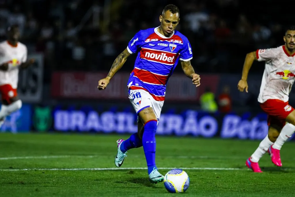 Breno Lopes jogador do Fortaleza durante partida contra o Bragantino no estadio Nabi Abi Chedid pelo campeonato Brasileiro A 2024. Foto: Marco Miatelo/AGIF