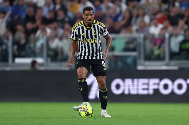 Danilo jogando pela Juventus-ITA –  (Photo by Marco Canoniero/LightRocket via Getty Images)