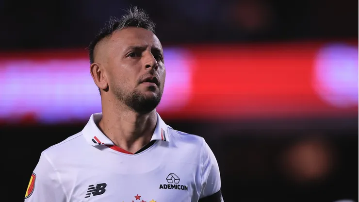 Rafinha jogando pelo São Paulo em 2024