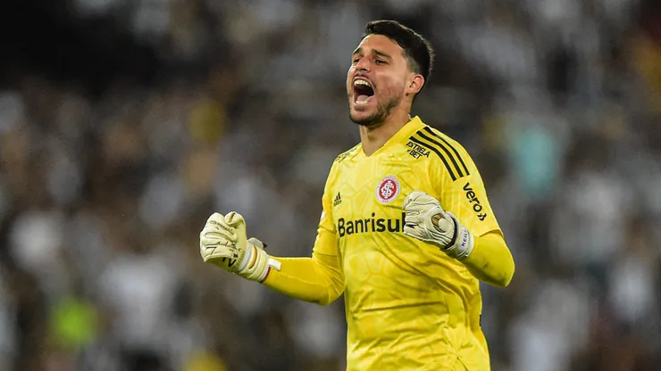 Keiller ex-goleiro do Internacional, atuando pelo clube em 2022.