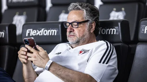 Julio Casares, presidente do São Paulo, durante partida contra o Bragantino (Foto: Abner Dourado/AGIF)